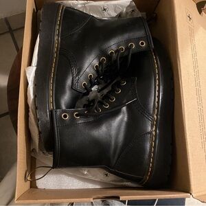 DR.MARTENS BLACK BOOTS